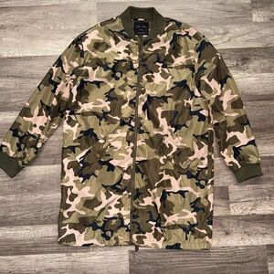 Love tree | Long camouflage jacket | Rainy / spring day.